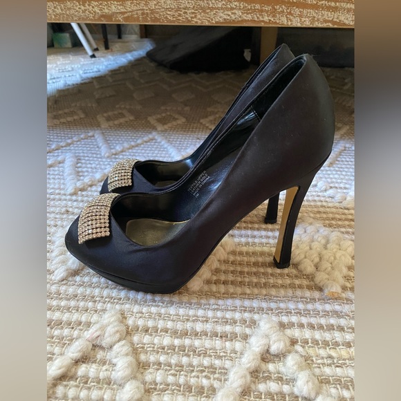 Satin pumps with rhinestone detail - Picture 5 of 6